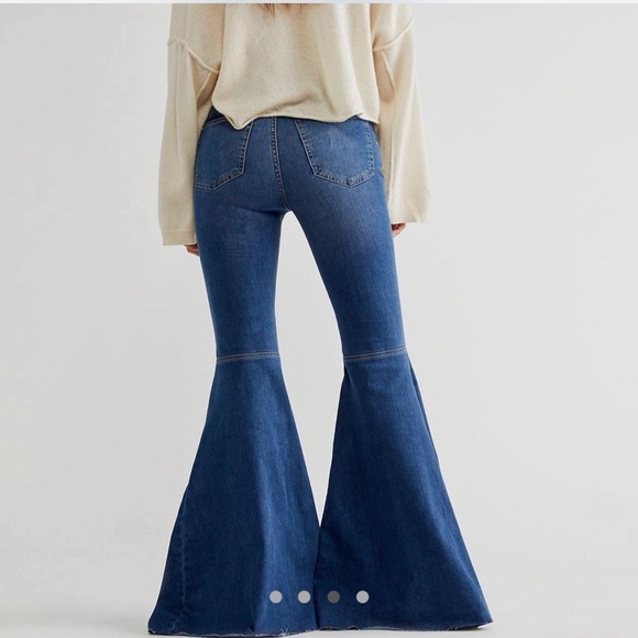 We the Free Women's Flared Blue Jeans - Picture 8 of 9